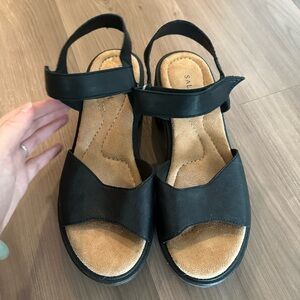 Salvia sandals